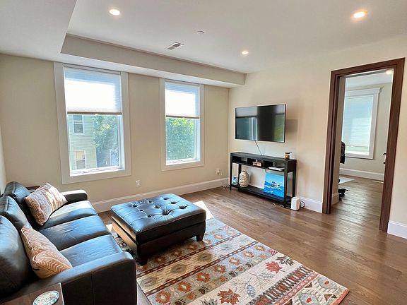 5th image of 270 Paris St #1