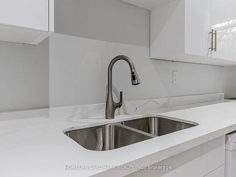 146 Pitt Ave #LOWER — Photo 10