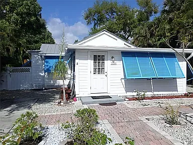 616 SW Cleveland Ave — Photo 2