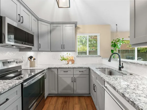 1320 Azalia Bnd, Lewisville, TX 75067