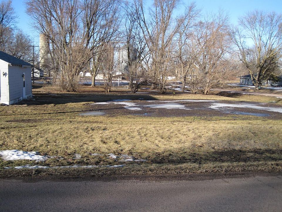 2nd image of 115 E 3rd St