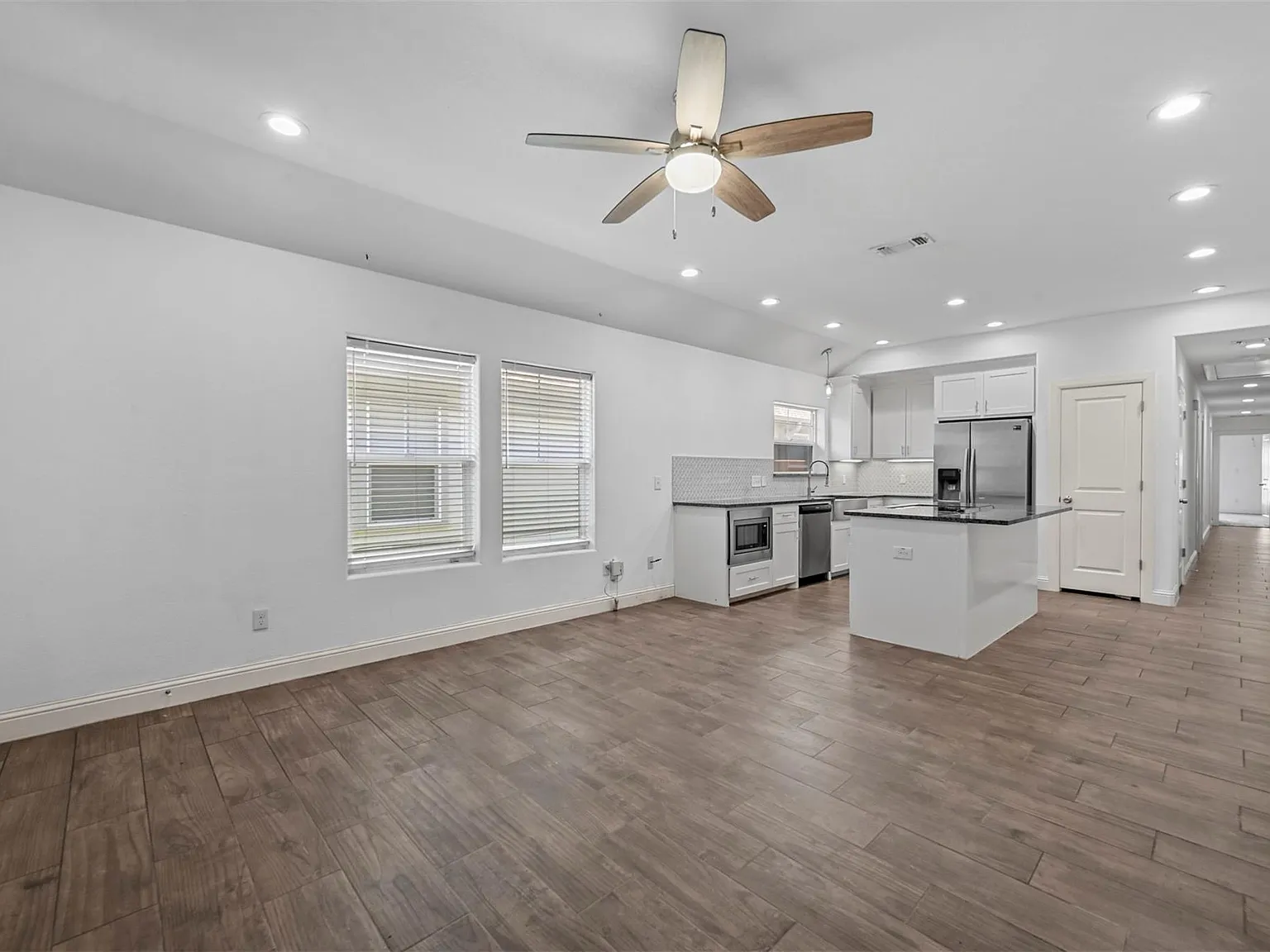 3 bed, 1230 sqft, $1,325 — Photo 3