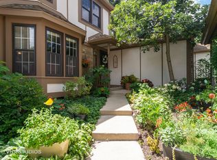 1130 Oakview Dr, Wheaton, IL 60187