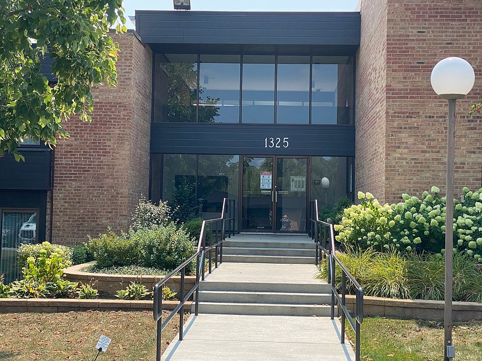 1st image of 1325 N Sterling Ave Unit 204