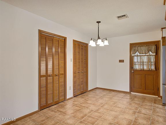 4th image of 131 Briar Green Dr