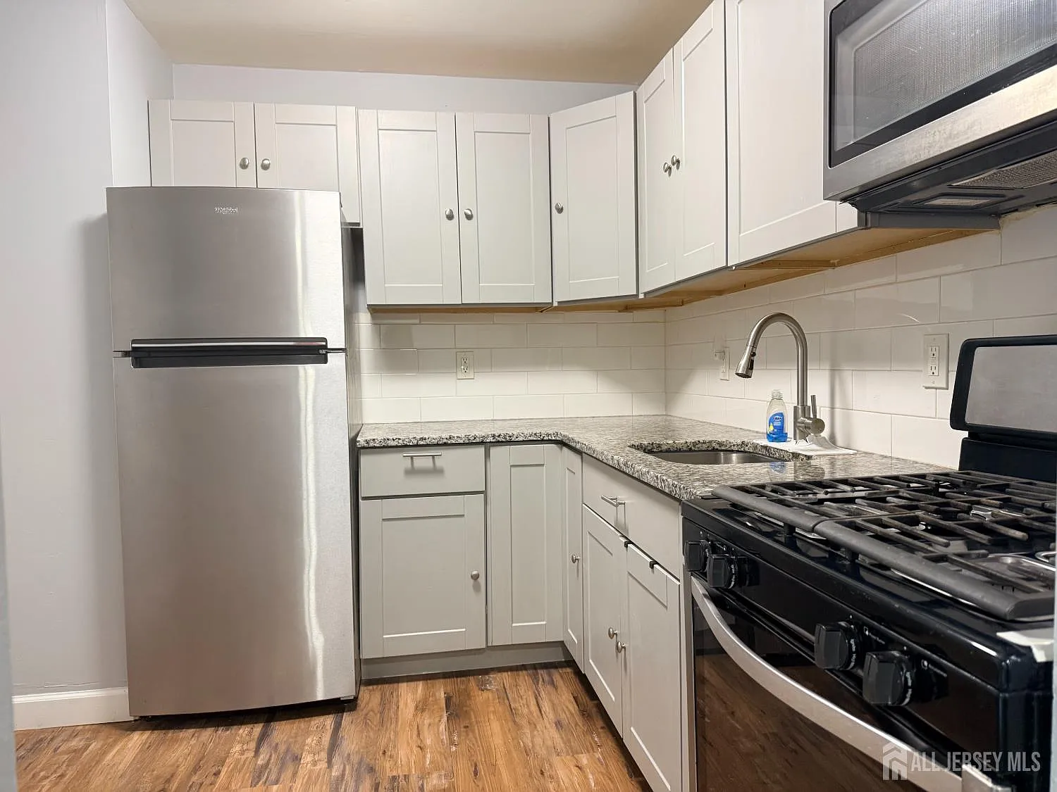 2 bed, 1.0 bath, 702 sqft, $2,150 — Photo 2