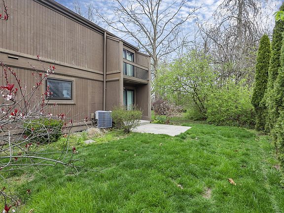 5th image of 2162 Willowick Sq #A