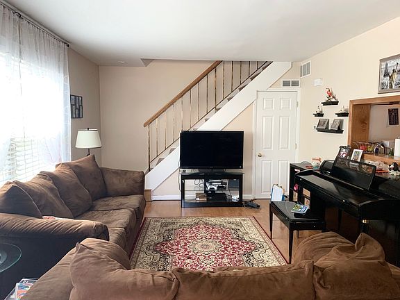 5th image of 377 Farmingdale Cir Unit 377