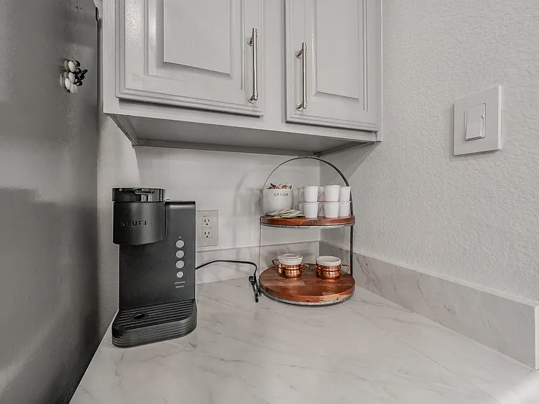 2304 Hickory Ct — Photo 32