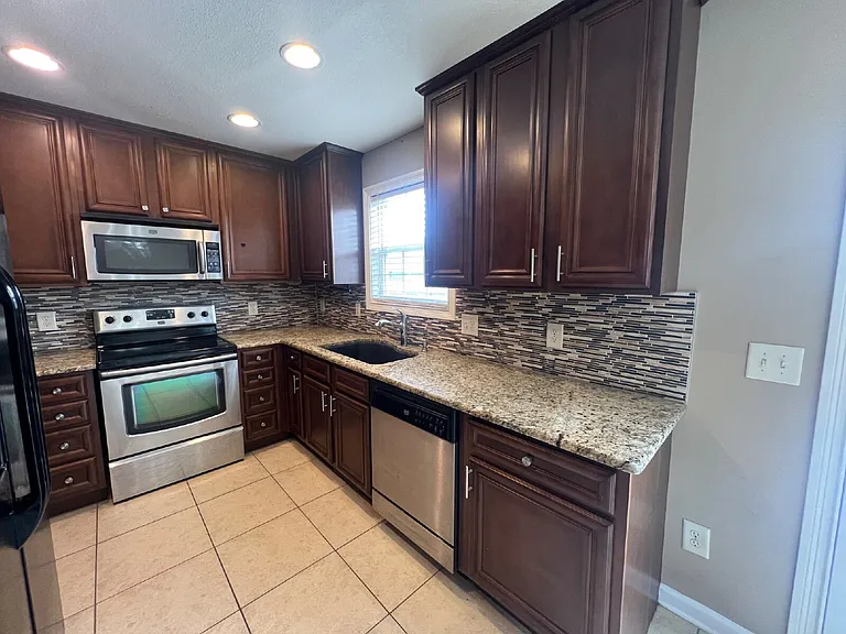 3462 Southwood Dr — Photo 12