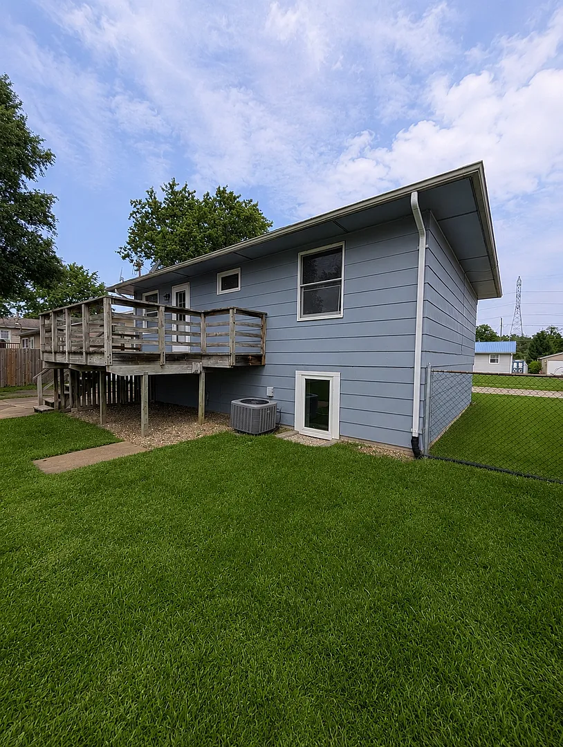 Spacious Split-Level Home With Garage and Fenced Yard in Rock Island! — Photo 3