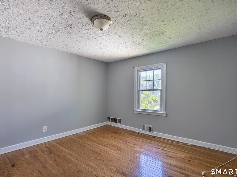 166 Earl Ave — Photo 11