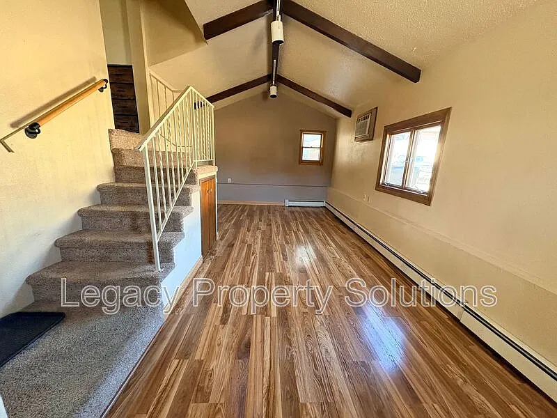 2 bed, 1.0 bath, $1,150 — Photo 2