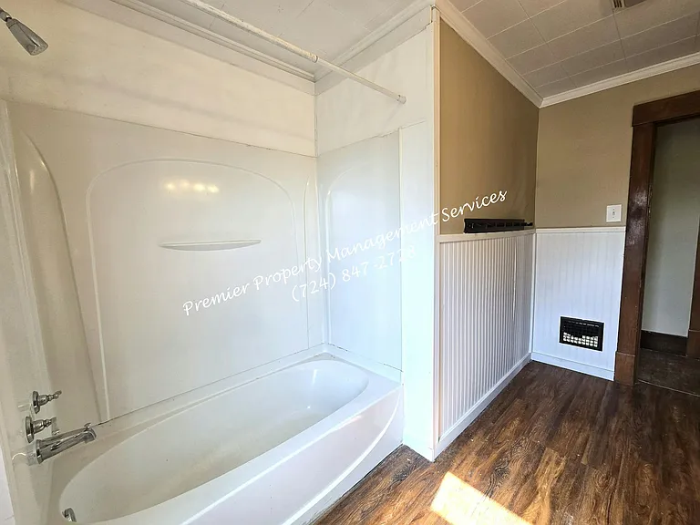 407 Bridge St — Photo 15