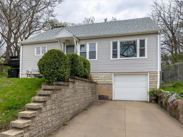 855 Kirkwood St, Dubuque, IA 52001