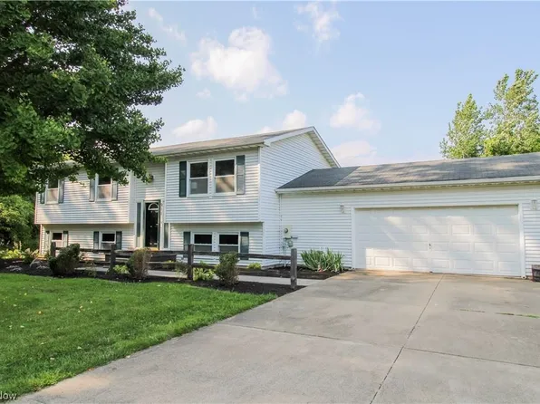 911 Walt Lake Trl, Sandusky, OH 44870