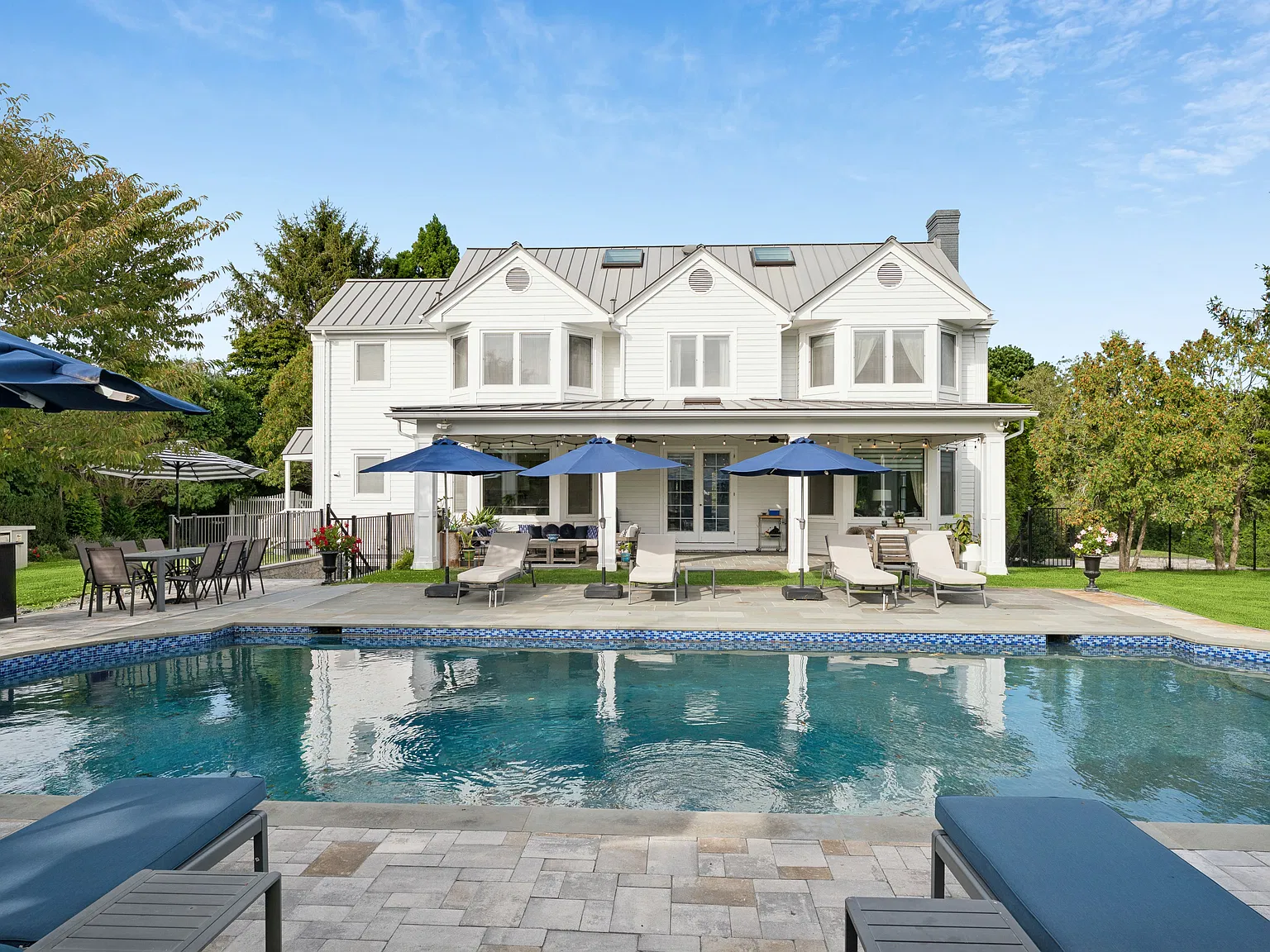 Southampton Village with Pool & Tennis — Photo 2