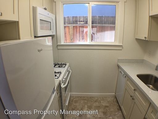 4th image of 16 Hobart Ave