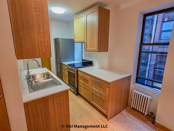 3rd image of 25 Leroy St APT 12