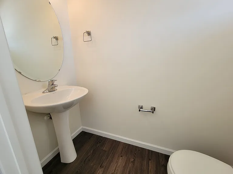 64 Rollins Ln — Photo 4