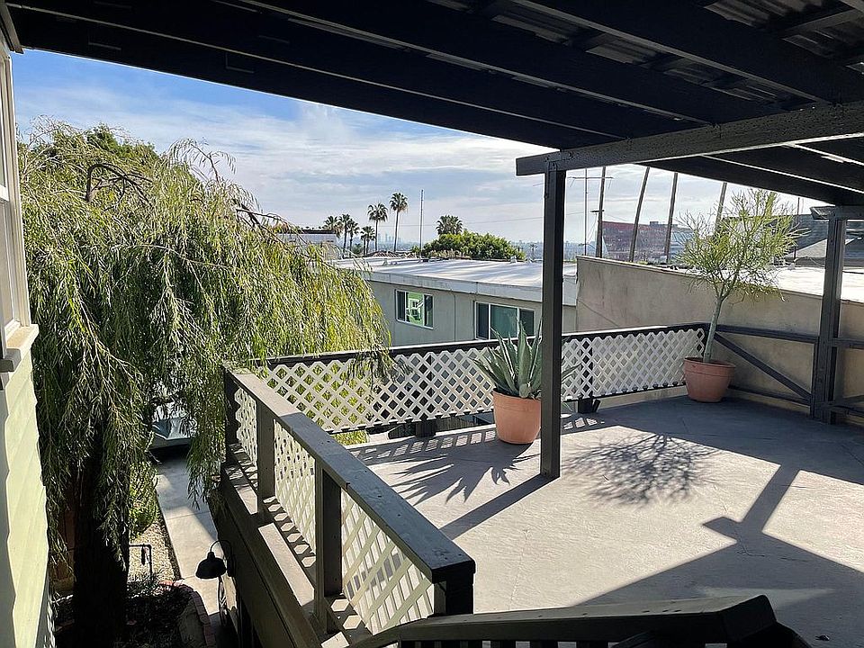 1st image of 939 Hilldale Ave #1/2