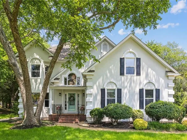 101 Sunrise Bluff Ln, Smithfield, VA 23430