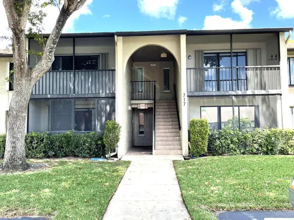 717 Sunny Pine Way #D2, Greenacres, FL 33415