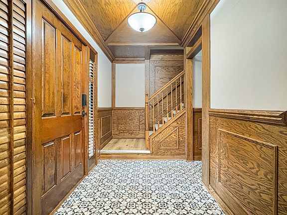 4th image of 5674 Arthur St NE