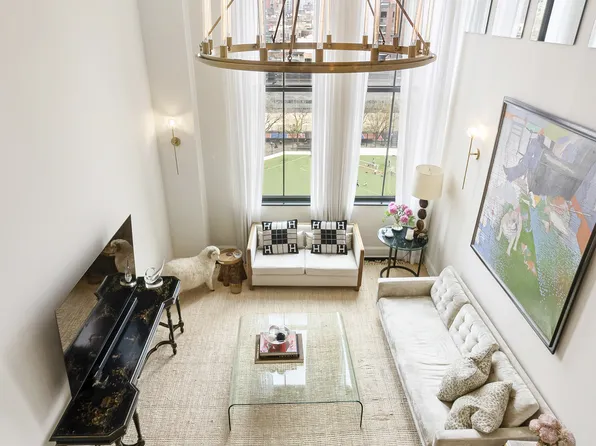 421 Hudson Street 607 image 2 of 13