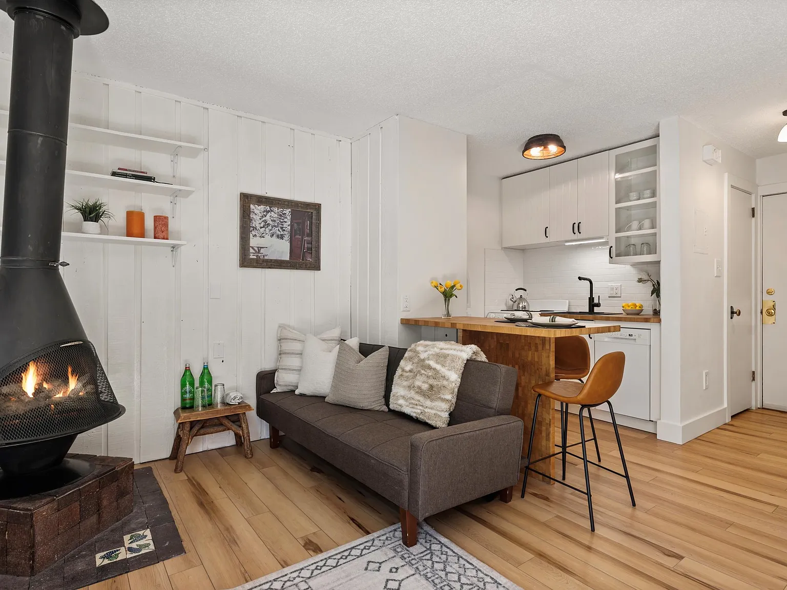 Studio, 350 sqft, $4,500 — Photo 2