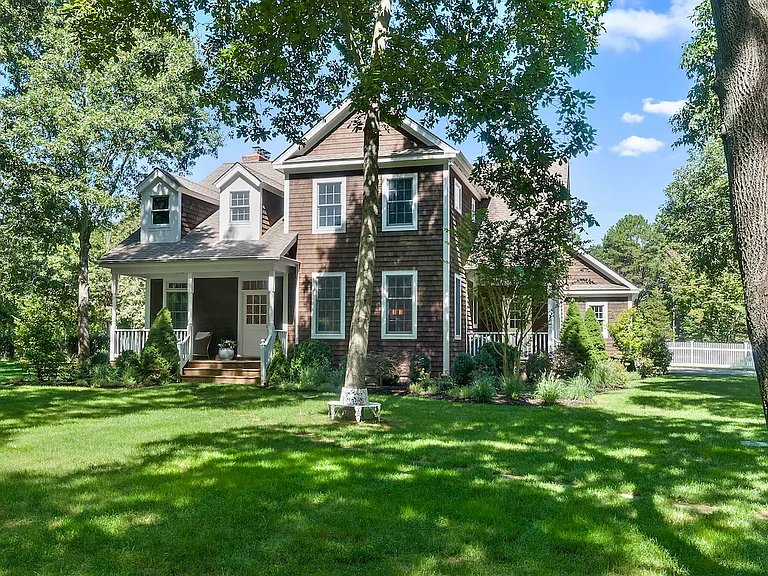 100 Greenleaf Ln — Photo 3