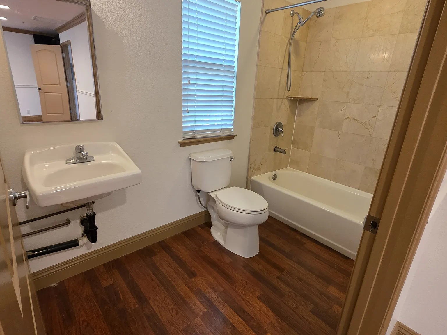 Studio, 600 sqft, $1,795 — Photo 4