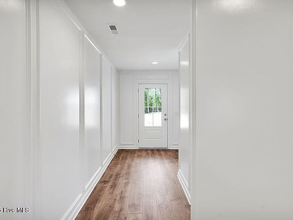 4th image of 302 Riva Ridge