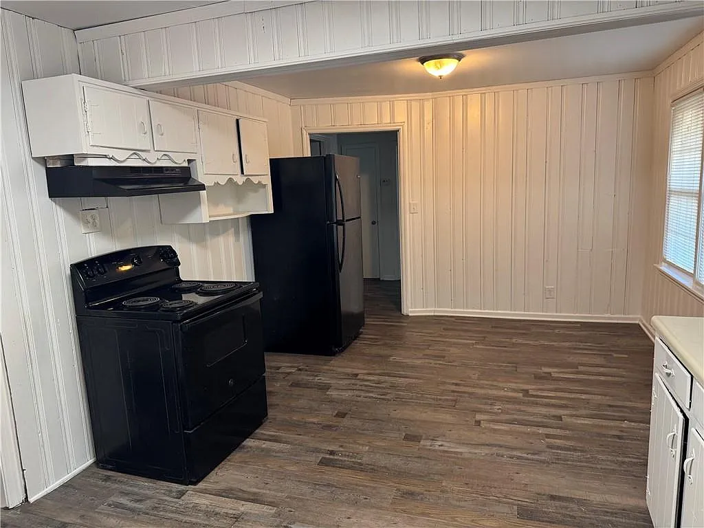 3 bed, 2.0 bath, 864 sqft, $1,850 — Photo 3