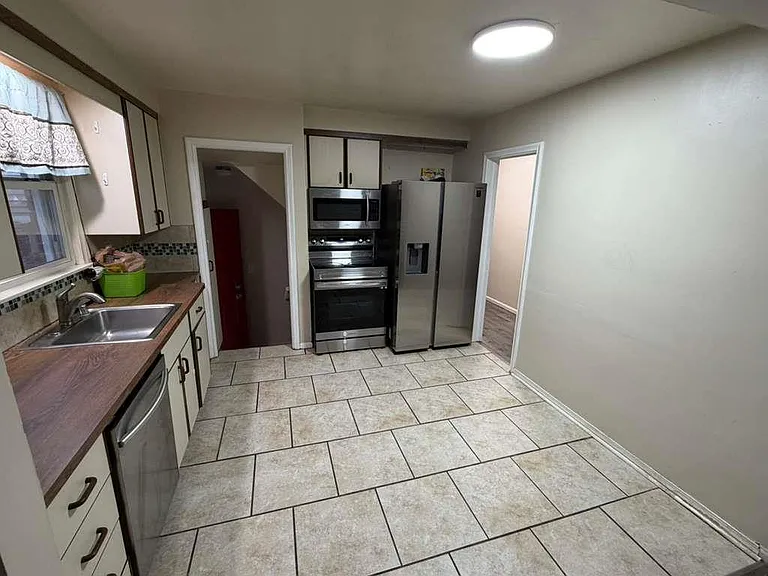6835 Rosemont Ave — Photo 7