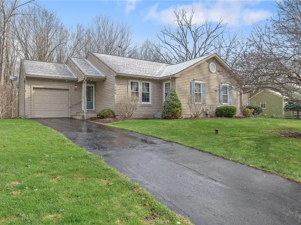 105 Niblick Cir, Baldwinsville, NY 13027