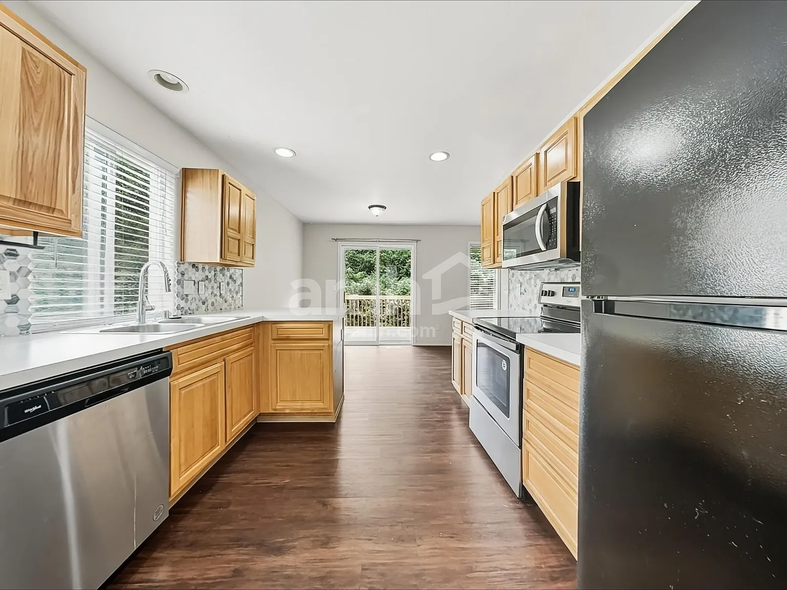 5 bed, 3.0 bath, 2436 sqft, $3,285 — Photo 4