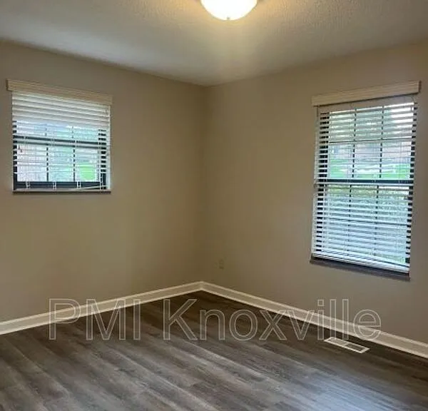 4723 Zirkle Dr — Photo 12