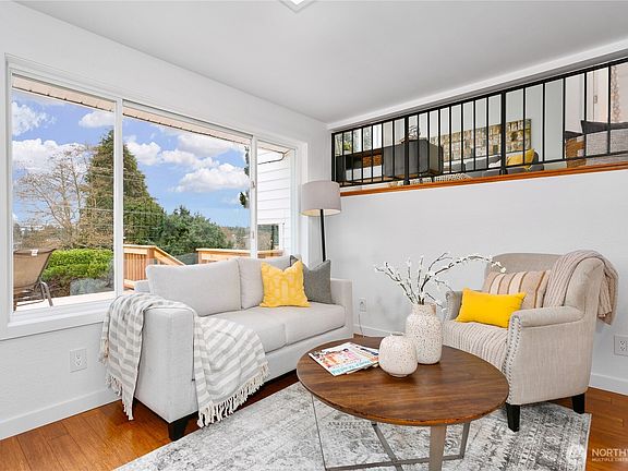 5th image of 4245 N Vassault Street