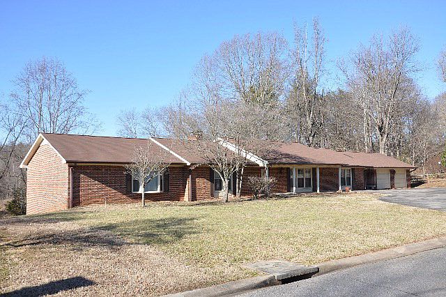 1st image of 408 Colonial Dr