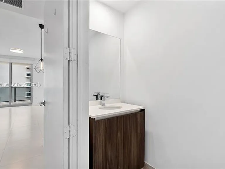 488 NE 18th St #1805 — Photo 5