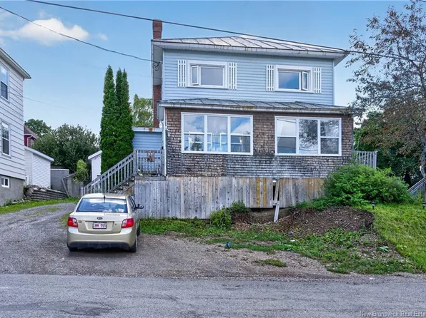 34 Stanley St, Campbellton, NB E3N 1H2