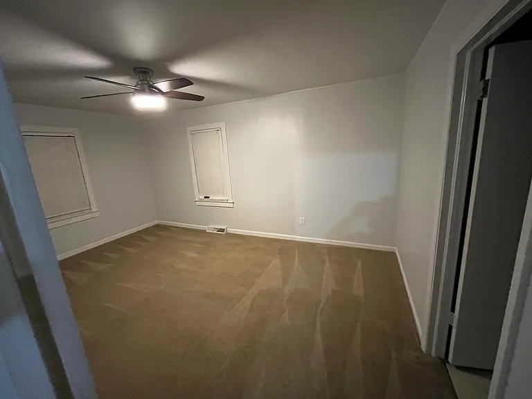 187 E Walnut St — Photo 34