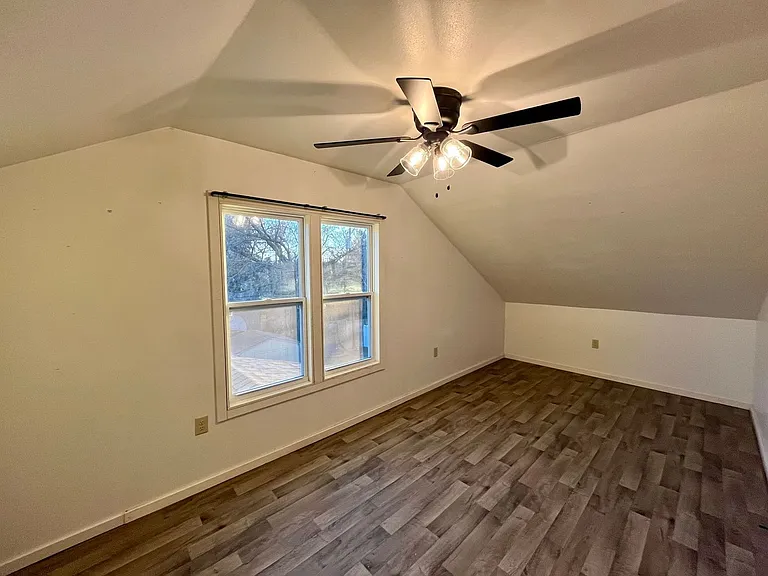 713 Augusta Ave — Photo 9