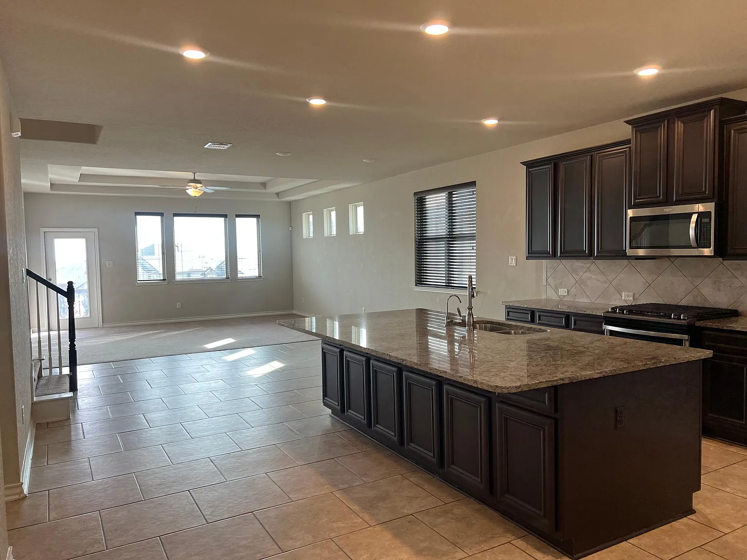 4 bed, 2.5 bath, 2897 sqft, $3,000 — Photo 3