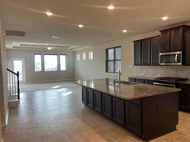 23118 Lexington Park — Photo 3