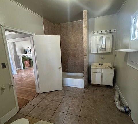 5th image of 1330 E 55th St