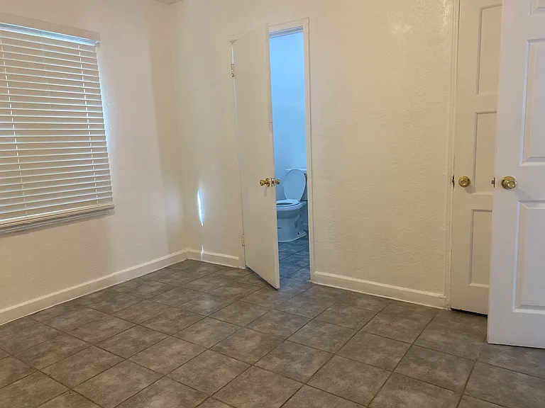 623 N Edison St #4 — Photo 2