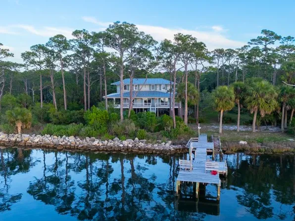 2039 Sand Dollar Trl, Saint George Island, FL 32328