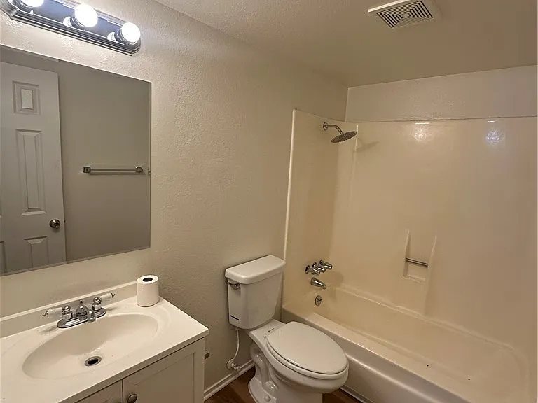 3355 Sylvia St #4 — Photo 11